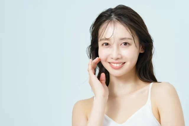 スティックファンデーションとコンシーラーの使い方の違い